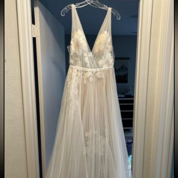 Willowby by Watters Lainie Wedding Dress - Picture 1 of 9